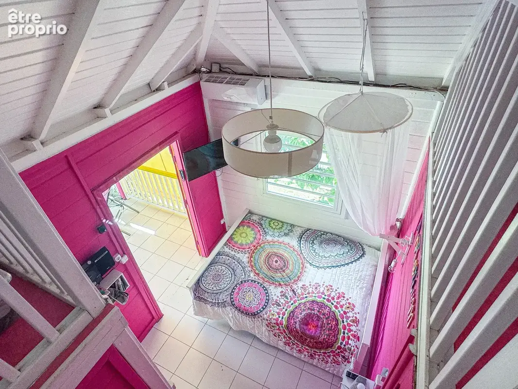 Bungalow coloré avec terrasse au cœur d’un jardin tropical - photo 7