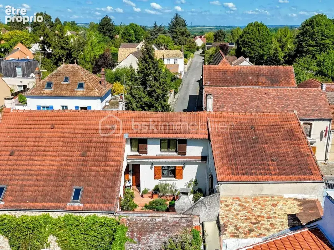 Plein cœur village, maison familiale av balcon et garage + appart. ind. F2 - photo 8