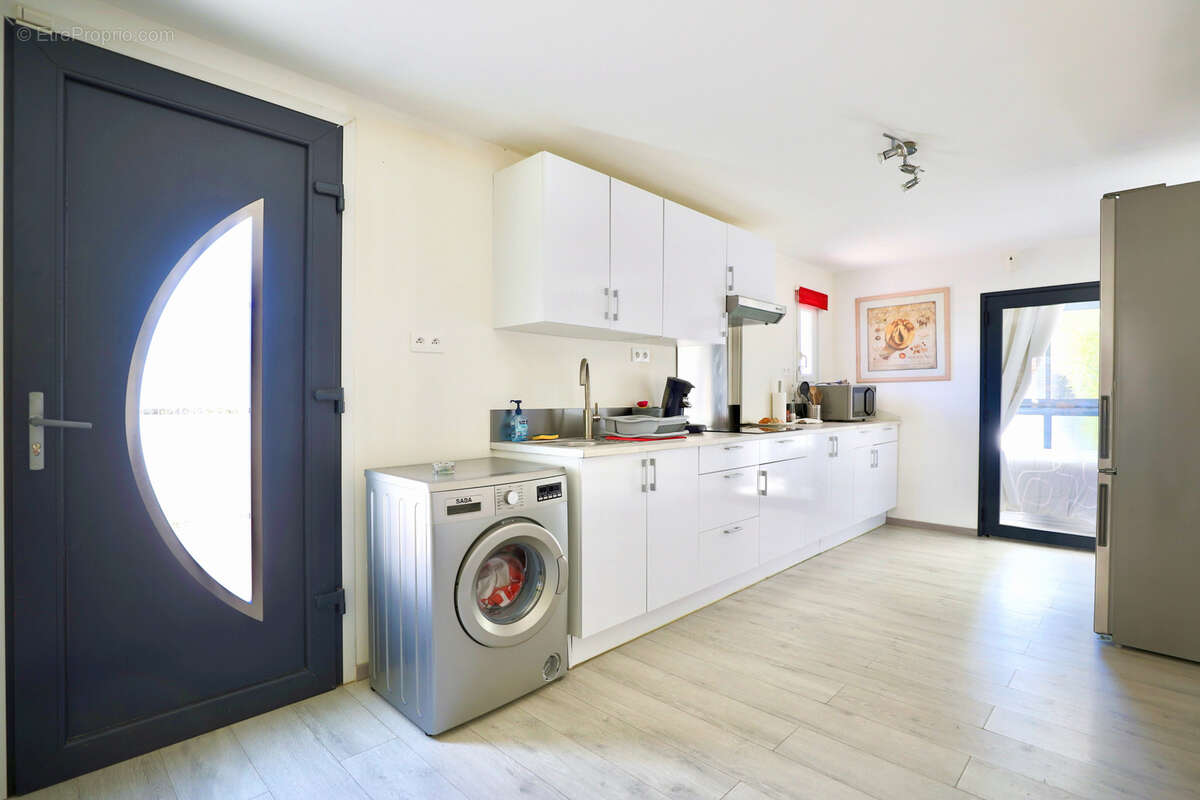 Maison à MEOUNES-LES-MONTRIEUX