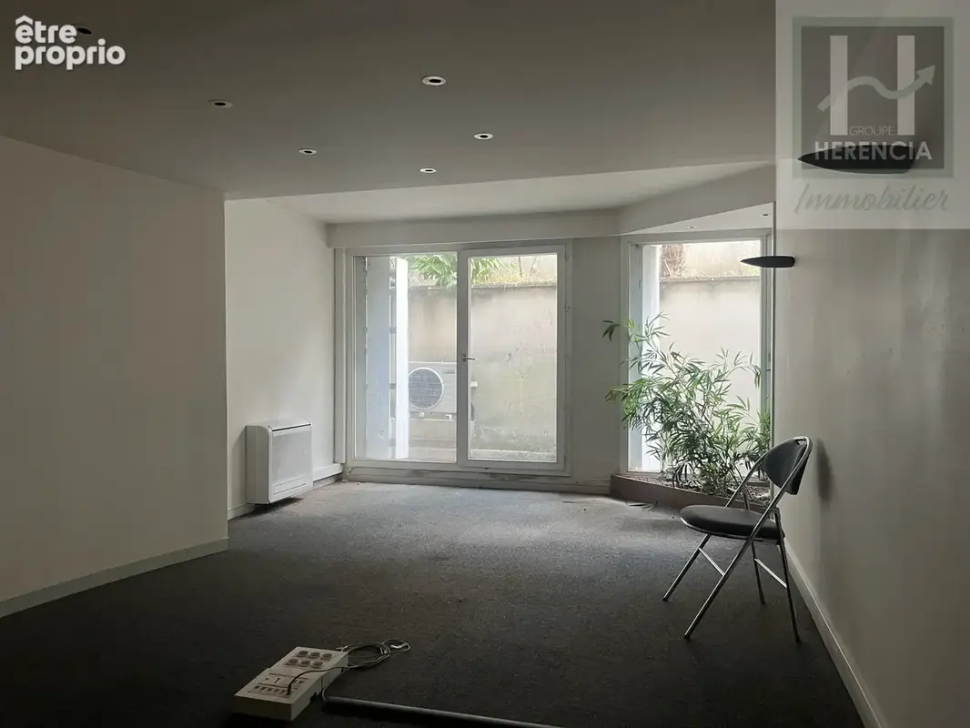 Ensemble immobilier à usage professionnel ou commercial à Périgueux - photo 7
