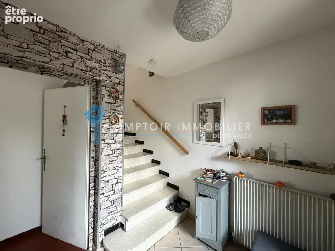 A VENDRE - NIMES - SECTEUR CHU CAREMEAU - MAISON 6 Pieces 136 m2 avec jardin arbore, véranda et dépendance - photo 8