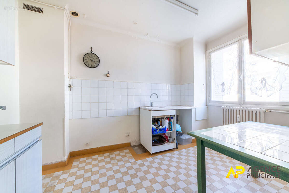 Appartement à LA GARENNE-COLOMBES