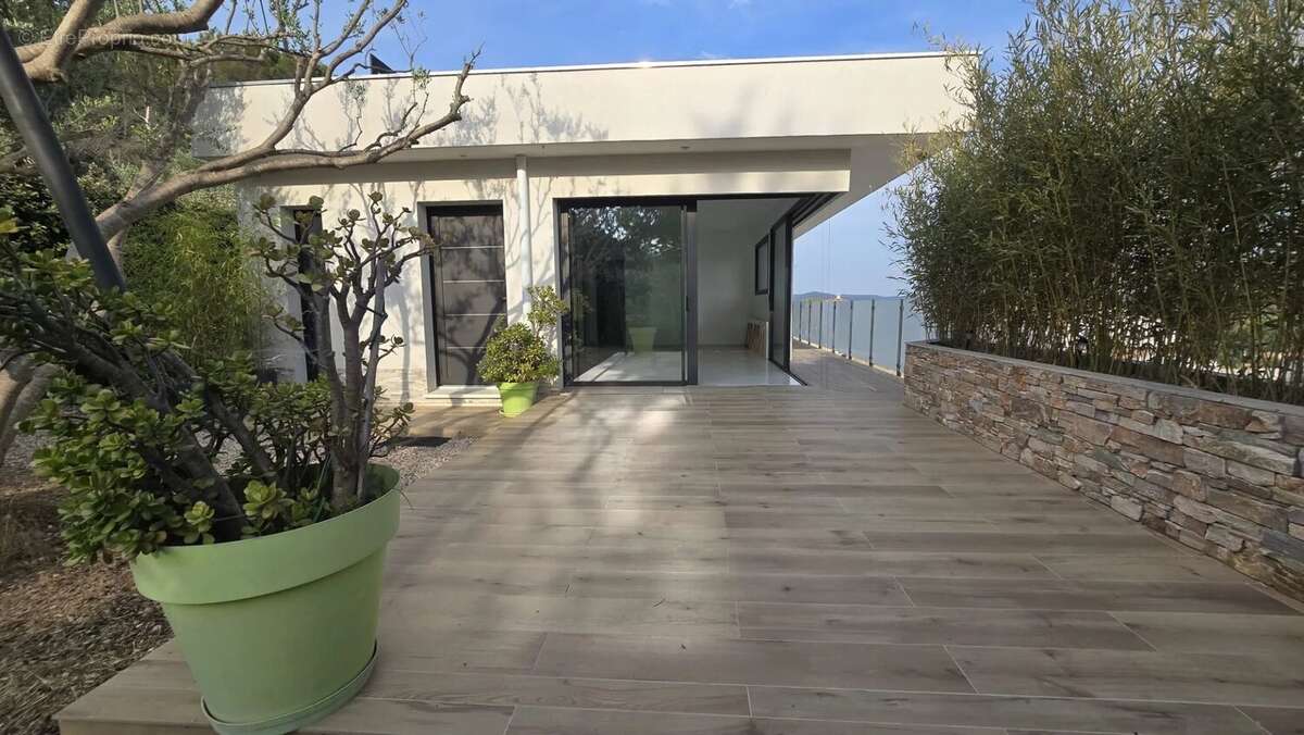 Maison à SOLLIES-PONT