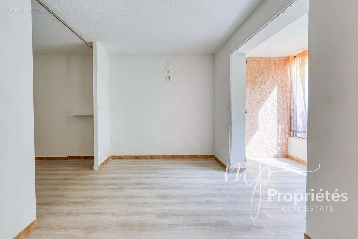 Appartement à SIX-FOURS-LES-PLAGES