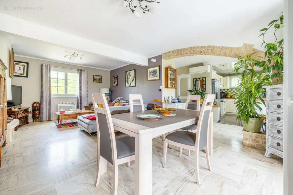 Maison de 5 pièces de 130 m² à Breux-Jouy - photo 3
