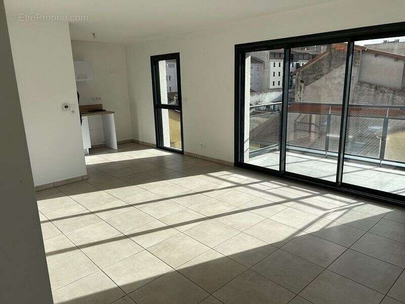 Appartement à MONTROND-LES-BAINS
