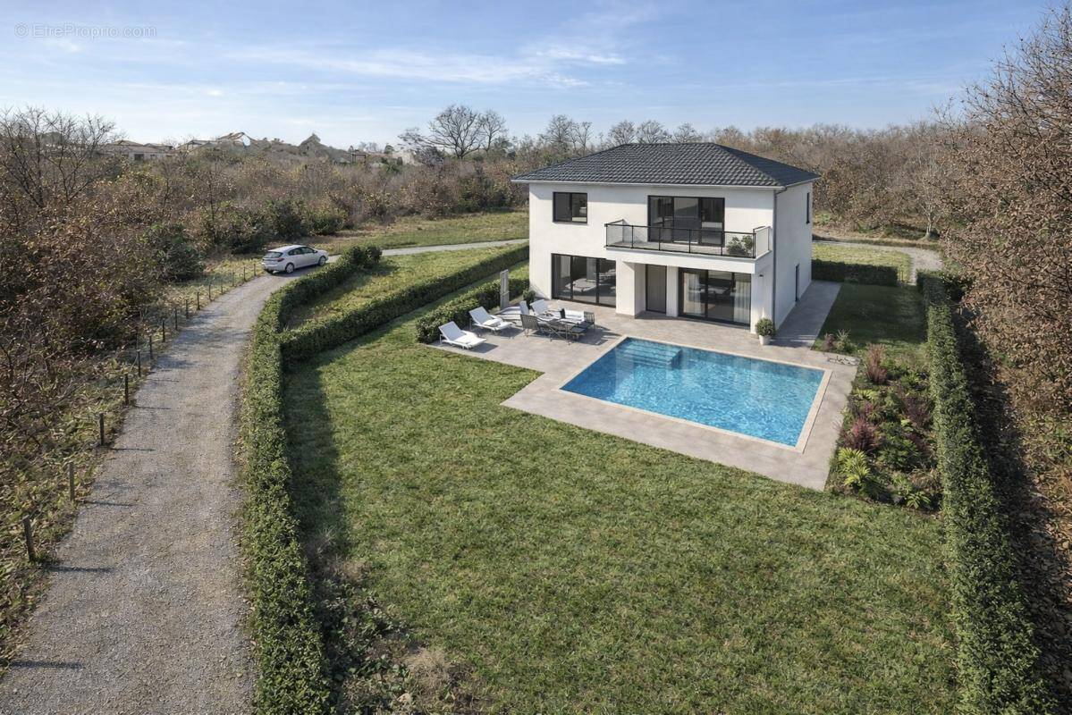 Terrain à SAINT-CLAR-DE-RIVIERE