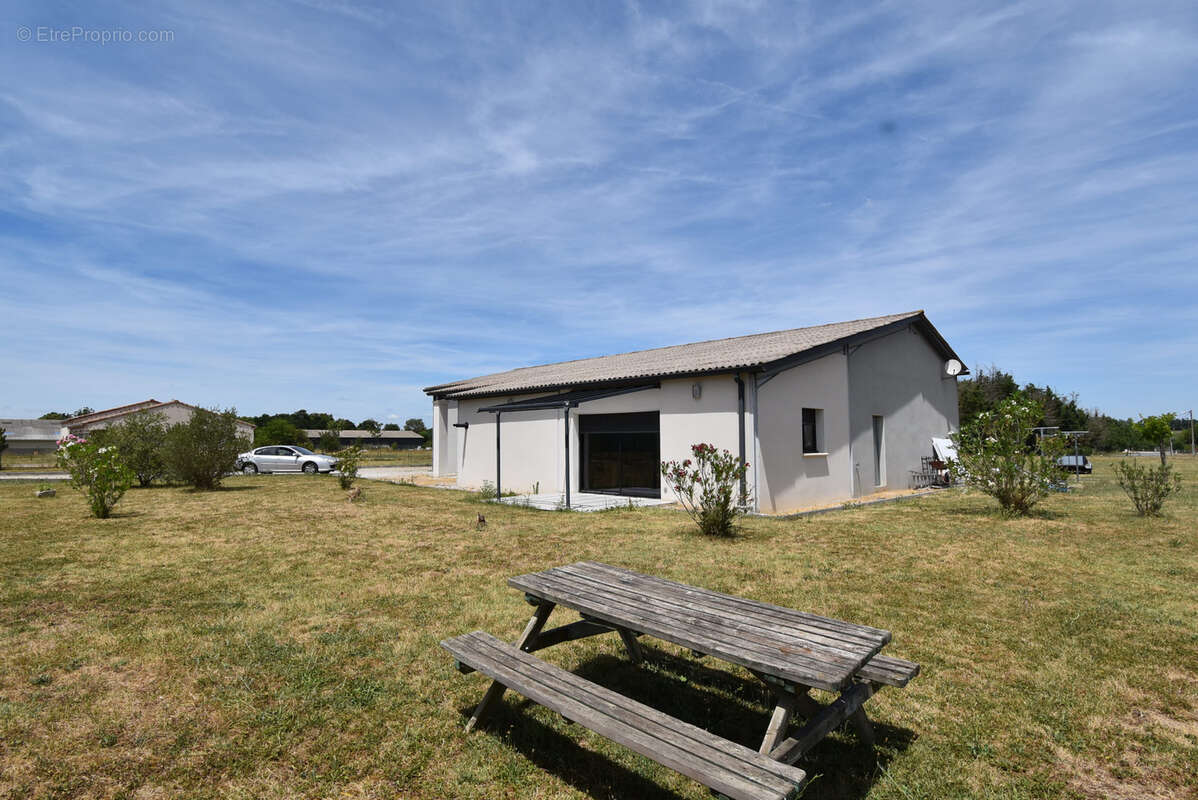 Revel (31250) - maison de 160m2 - zone artisanale - photo 9