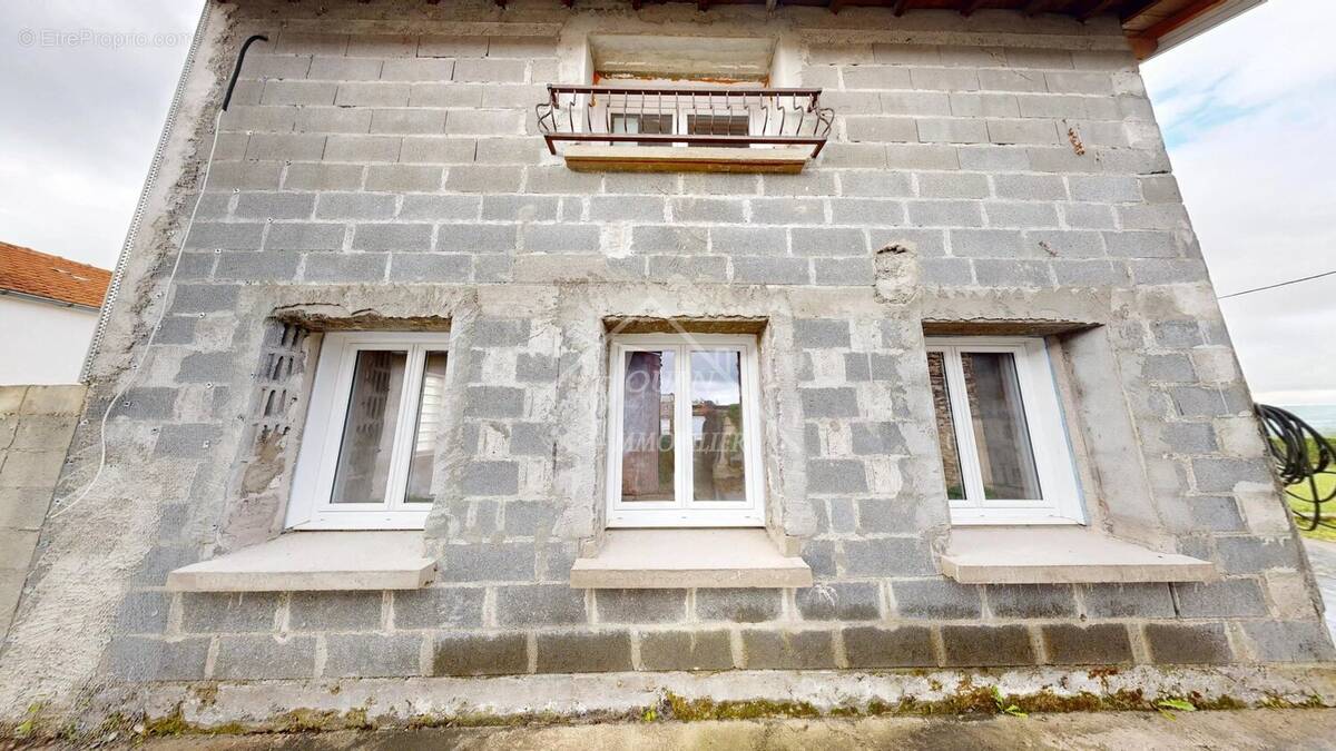 Maison à LE MAYET-D'ECOLE