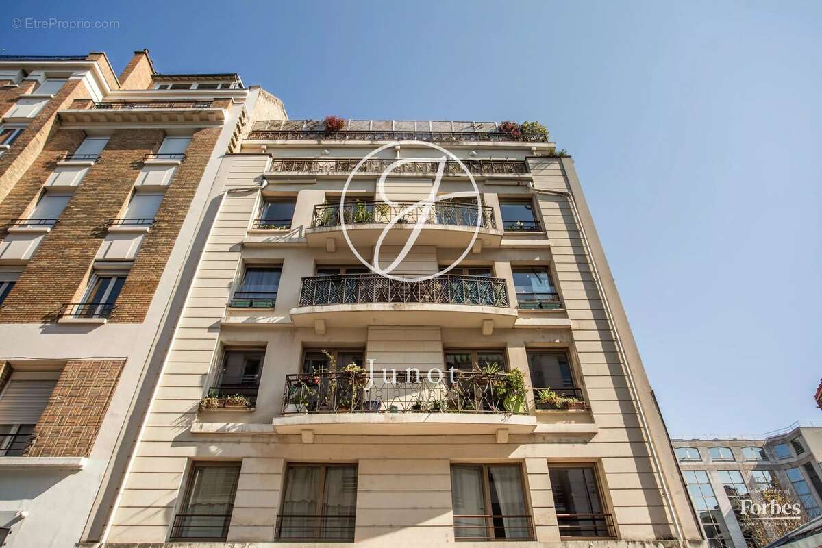 Appartement à LEVALLOIS-PERRET