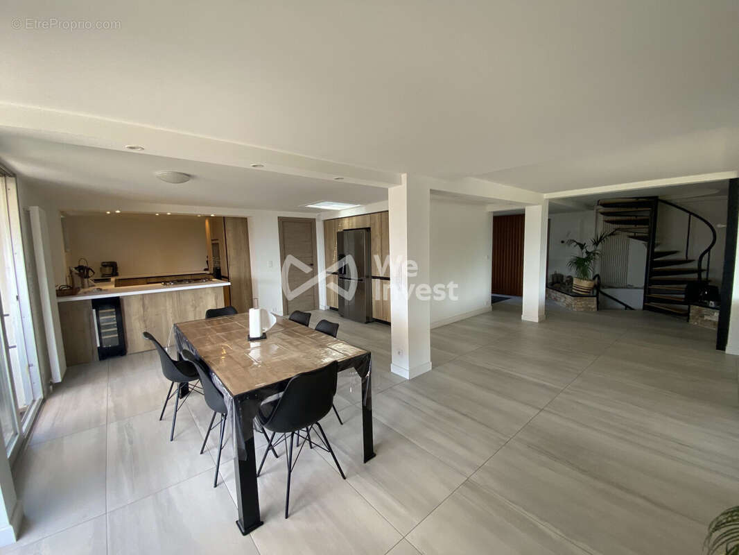 Maison 234 m² à Lancrans  - photo 6