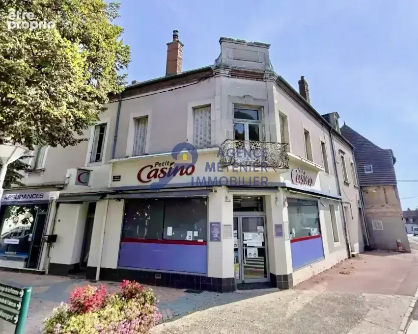 Immeuble de caractère avec commerces, appartements et dépendances   fort potentiel en plein centre - photo 1