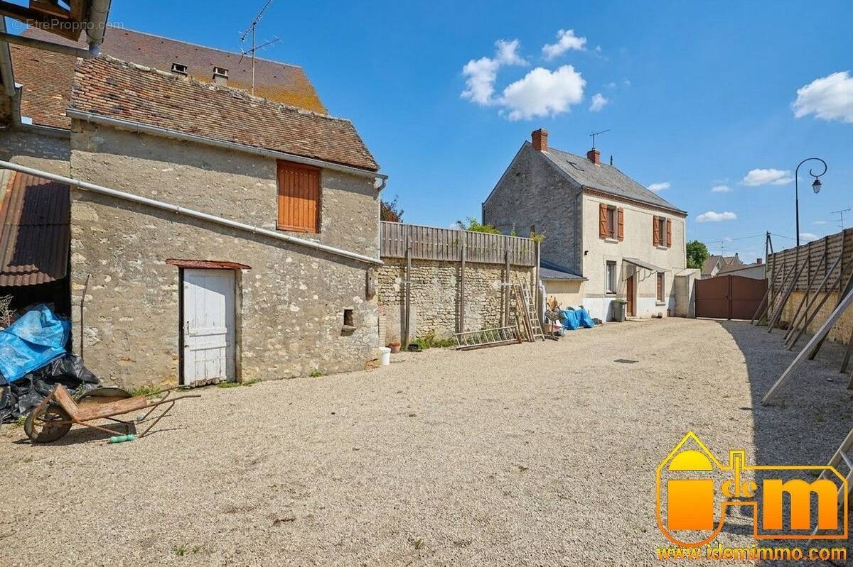 Maison à MEREVILLE