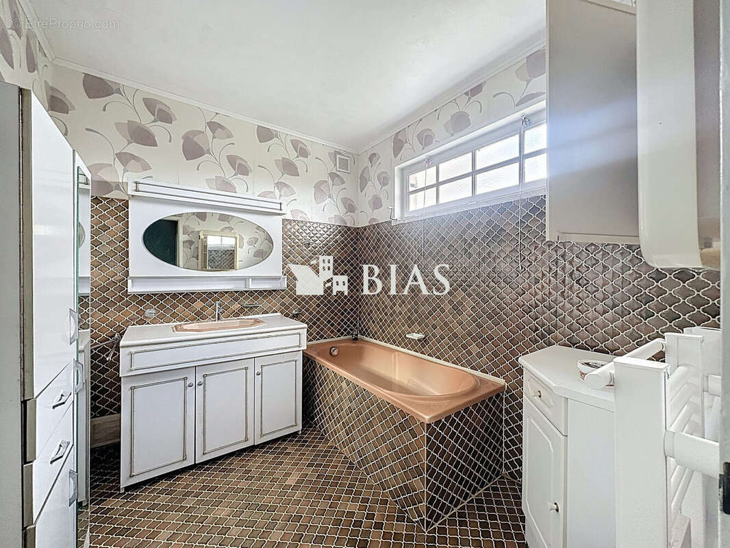 Salle de bain RDC - Maison à BARENTIN