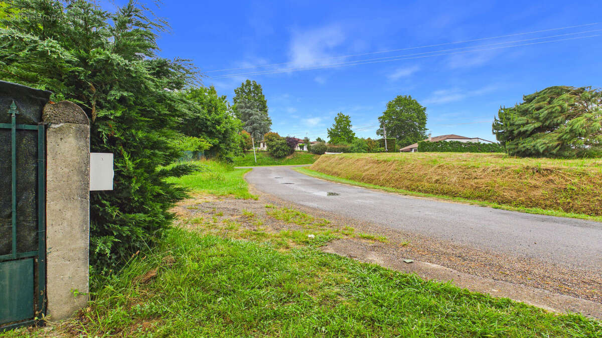 Terrain constructible de 2 244 m² avec forêt de 2 hectares - photo 14