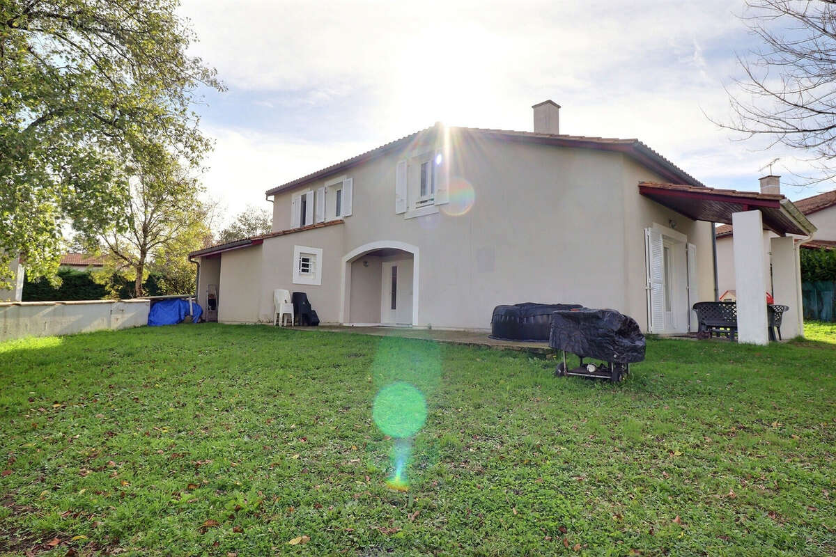 Maison à SAINT-SEURIN-DE-CURSAC