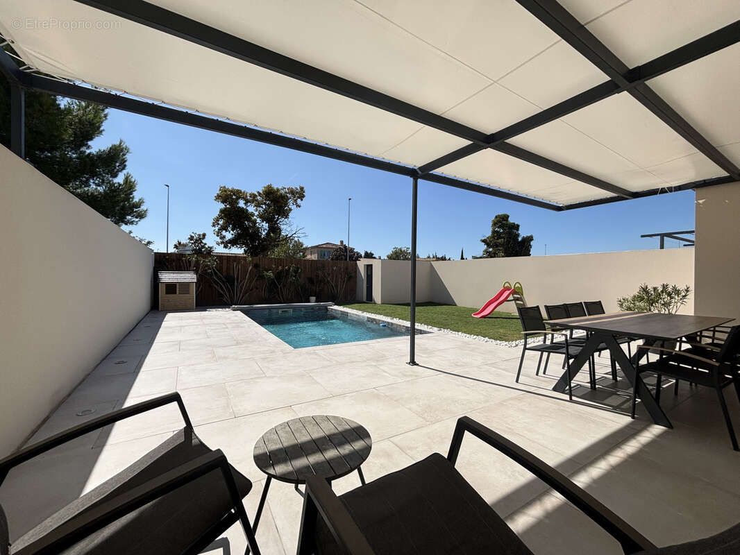 Maison à CHATEAURENARD