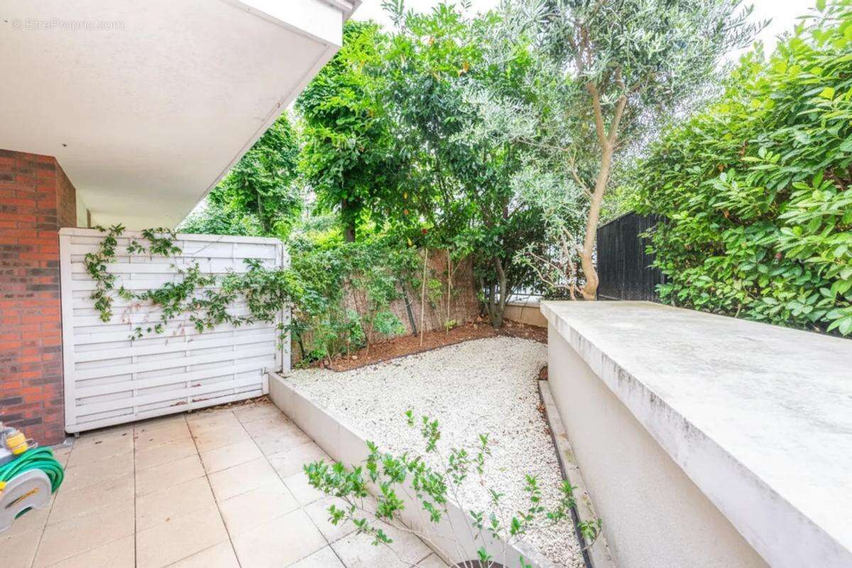 Suresnes - 49m² - appartement T2 - Terrasse / jardin - parking - cave - photo 8