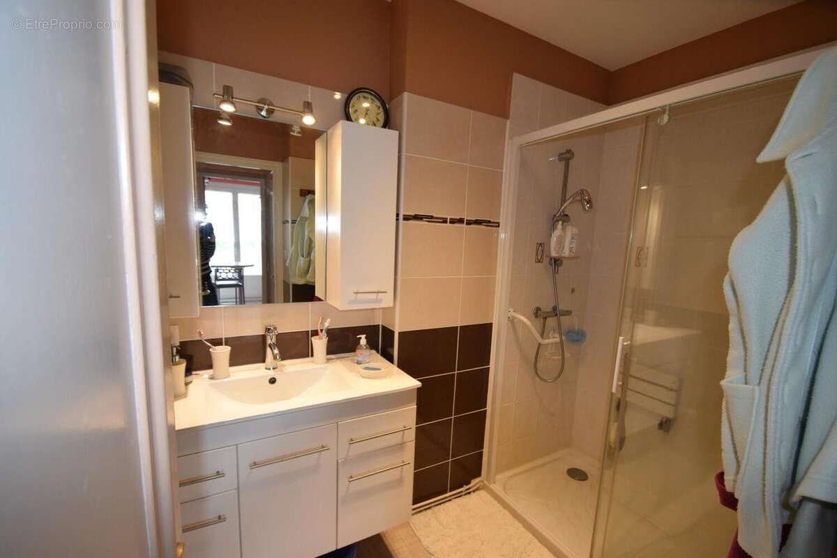 Photo 6 - Appartement à LE CHAMBON-FEUGEROLLES