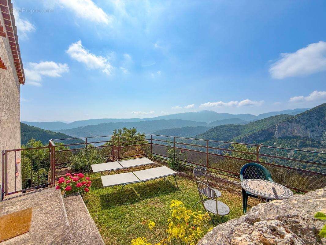 Bâtisse de 180,30 m², 3 appartements + Terrain 34 443 m² - photo 34