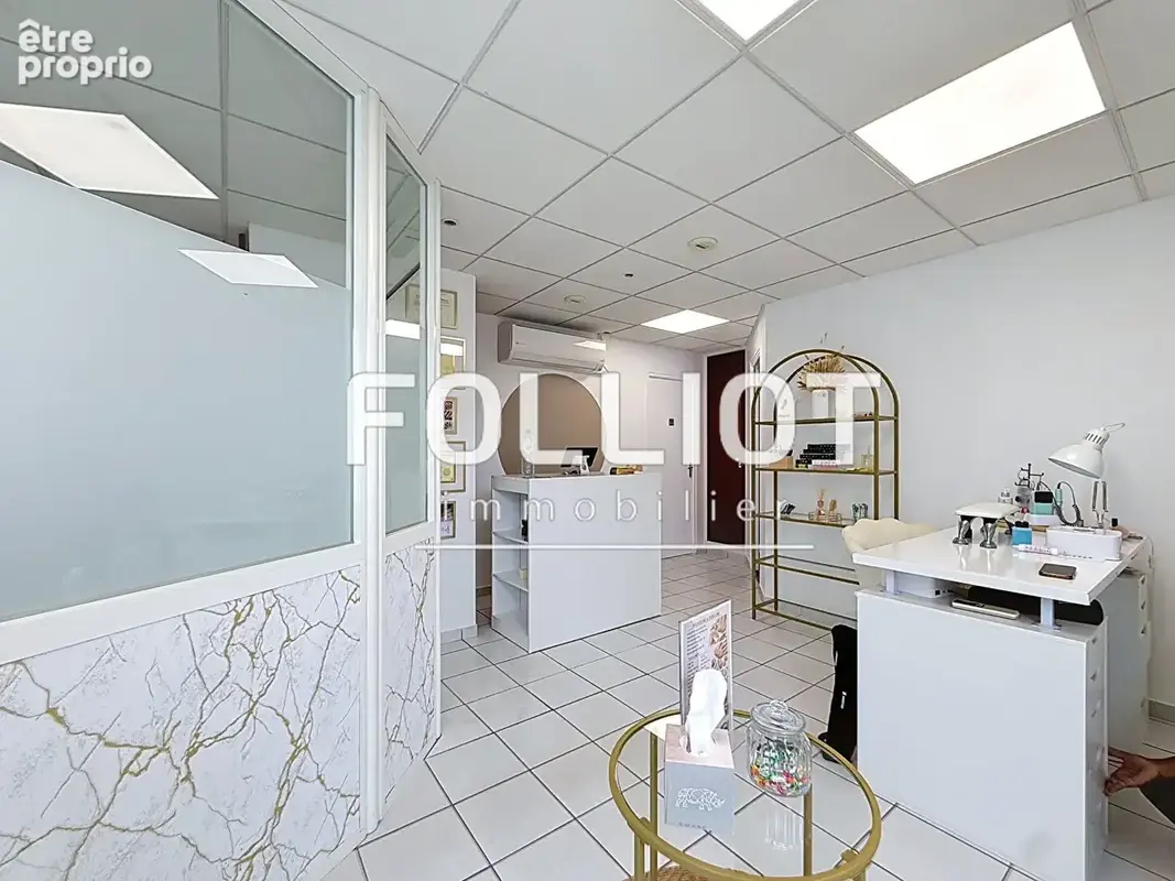 Photo Commerce à Granville au prix de 165 500€