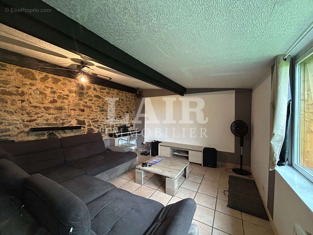 Jolie Maison en Pierres à vendre à Ste Marie du Bois - Ref O14540 - photo 5