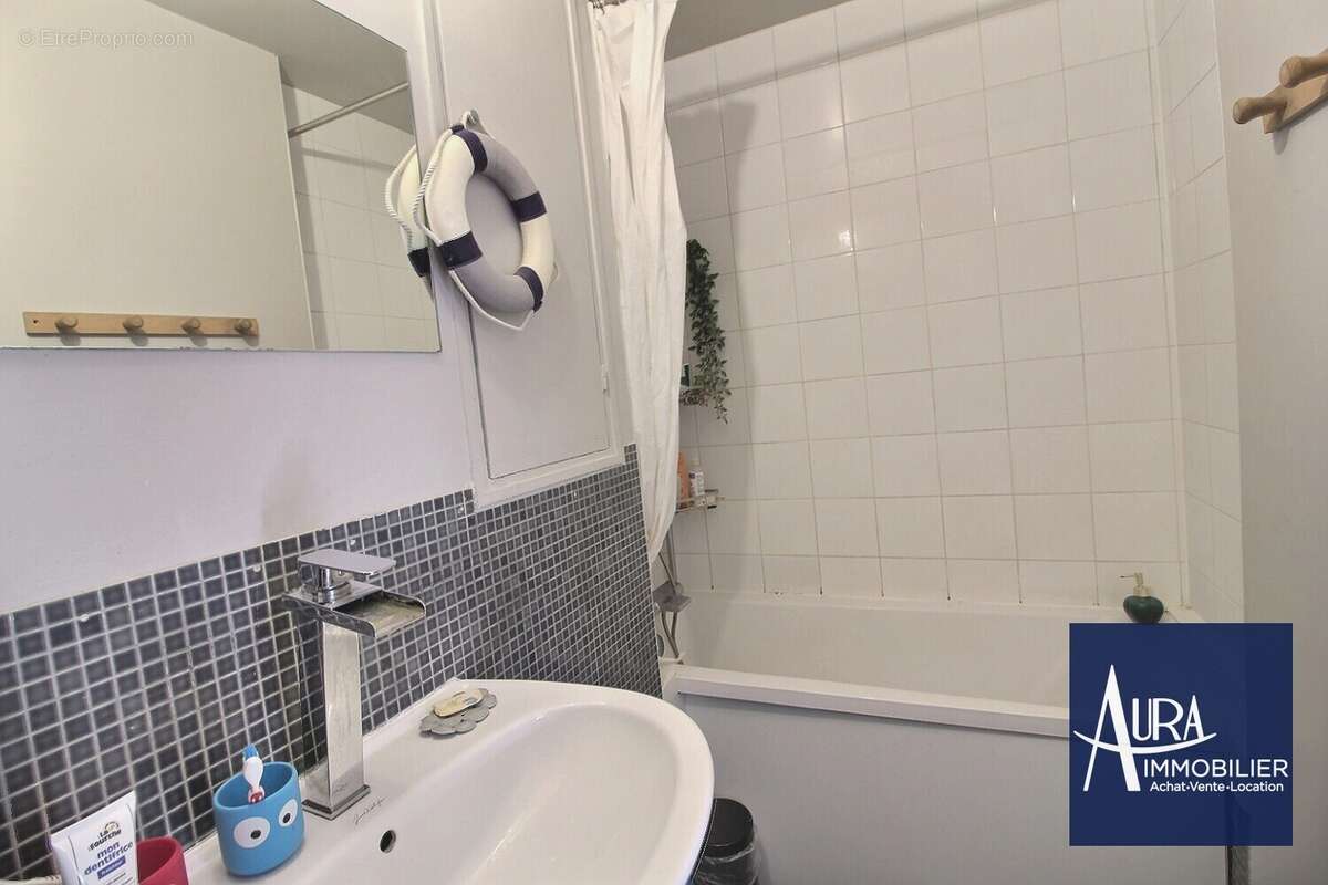 0_0005 - Appartement à PARIS-19E