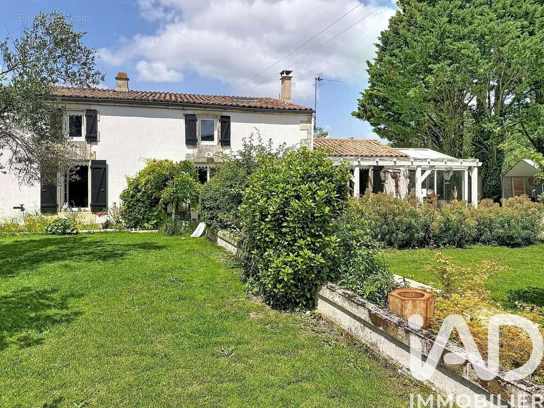 Maison 122 m² à Saint-Georges-De-Rex  - photo 3