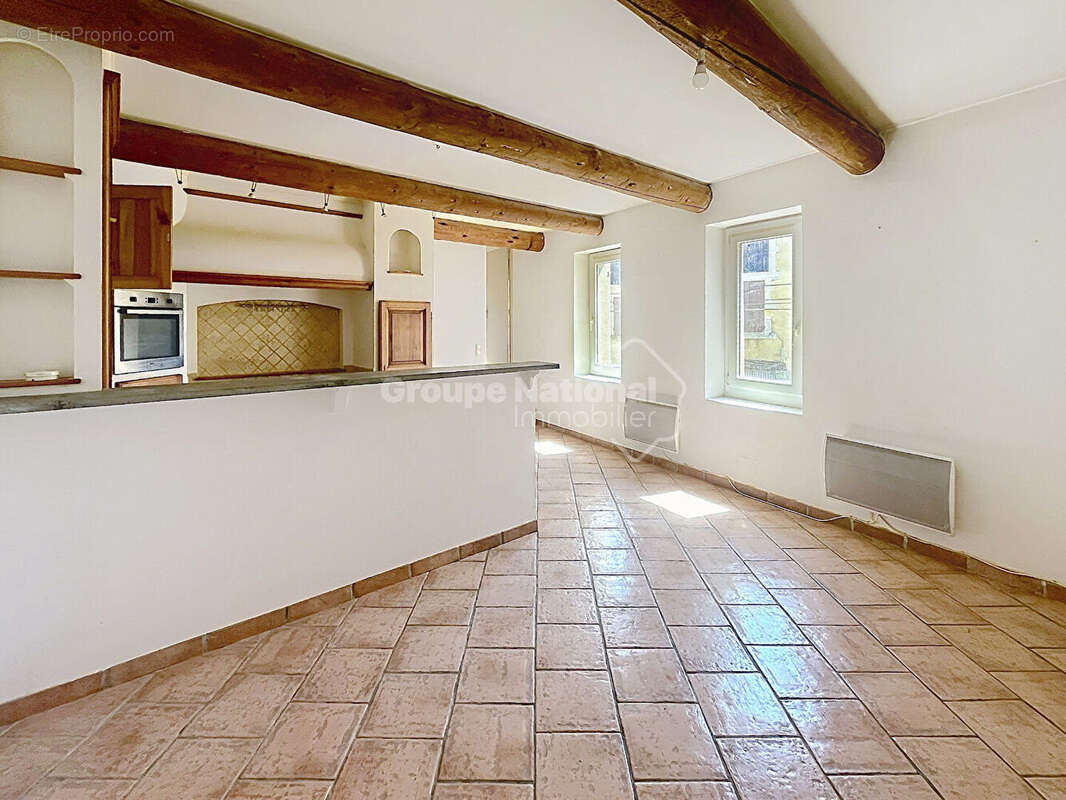 Appartement à SAINTE-CECILE-LES-VIGNES