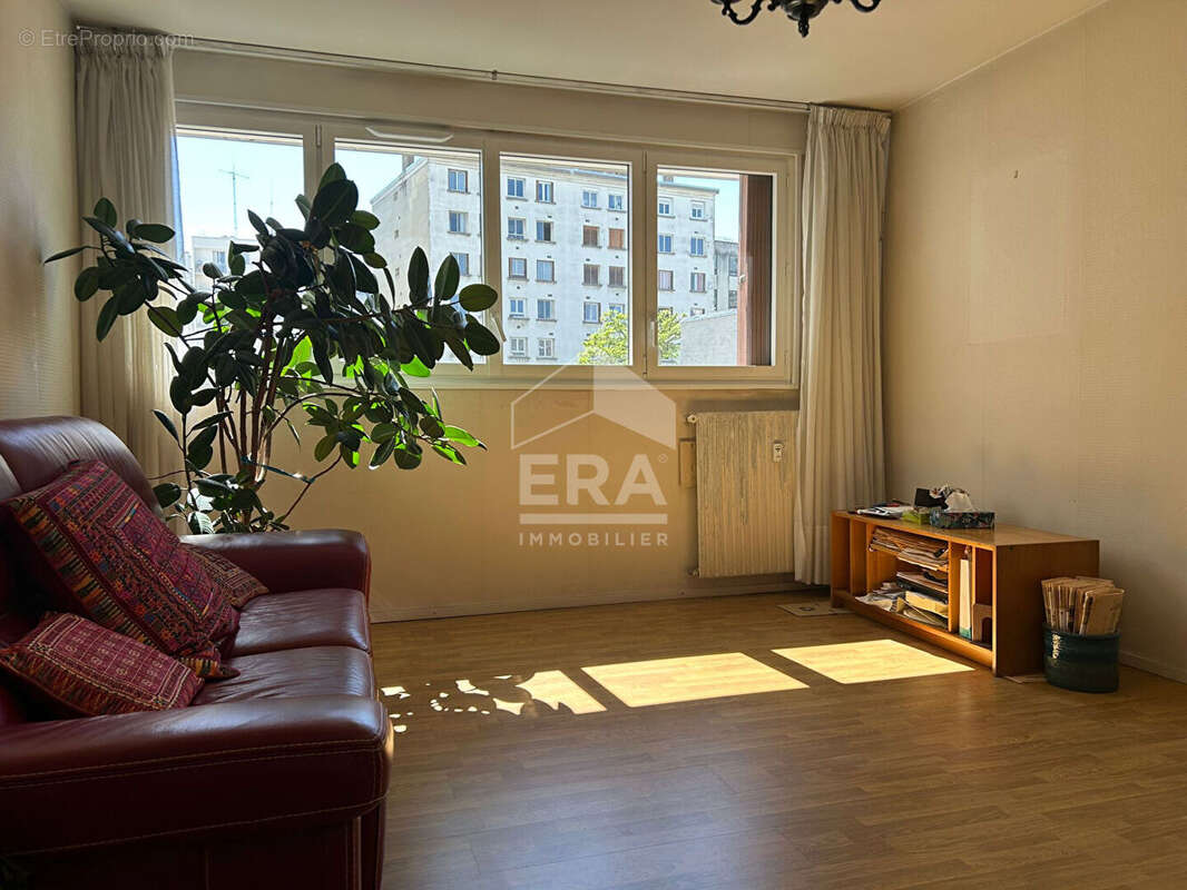 Appartement à PARIS-19E