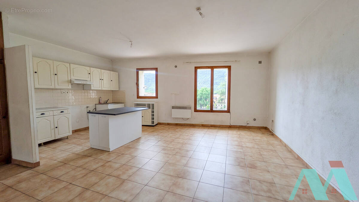 Appartement à SIGNES