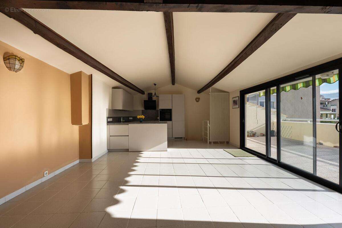 Appartement à MARSEILLE-7E