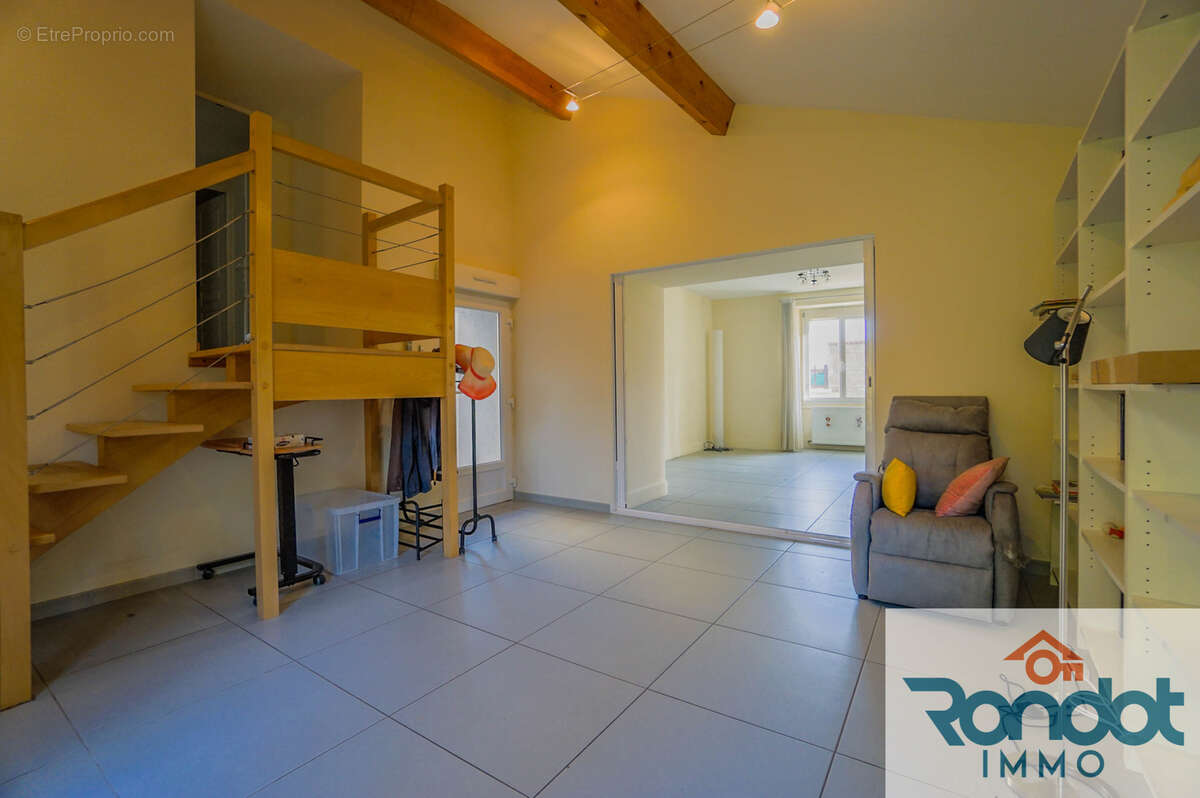 Maison à MONTSAUGEON