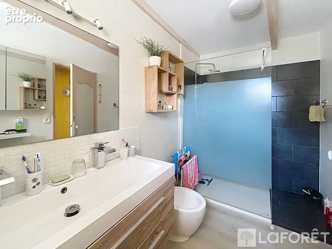 UCHAUX - Maison avec charme, 5 chambres, jardin 1000m² avec piscine - photo 13