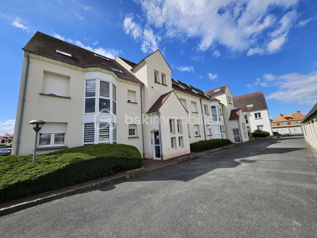 Appartement à LE COUDRAY-MONTCEAUX