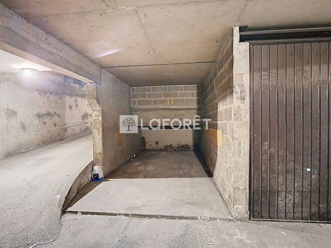 Parking à PARIS-15E