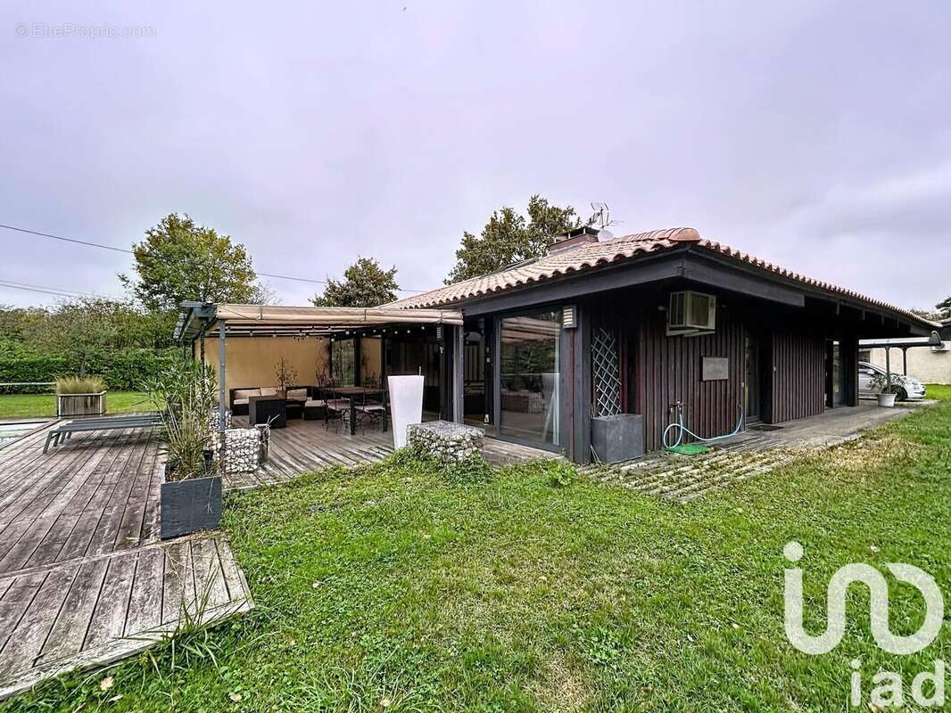 Maison 136 m² à Carignan-De-Bordeaux  - photo 2