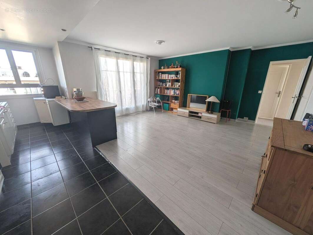 Appartement à LES CLAYES-SOUS-BOIS
