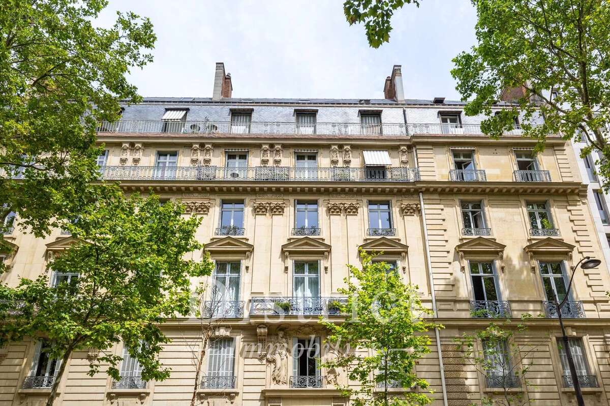 Exclusivité Avenue de Messine. Appartement entièrement rénové 242 m² - photo 23