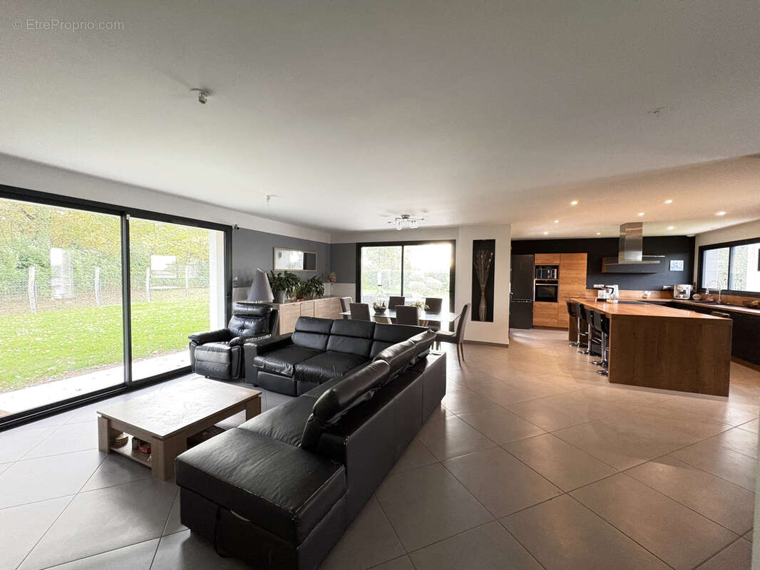 Maison à VERNEUIL-SUR-VIENNE