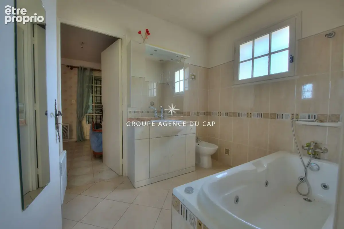 SOUS OFFRE Villa Saint Raphael 4 pièce(s) 138 m2 - photo 11