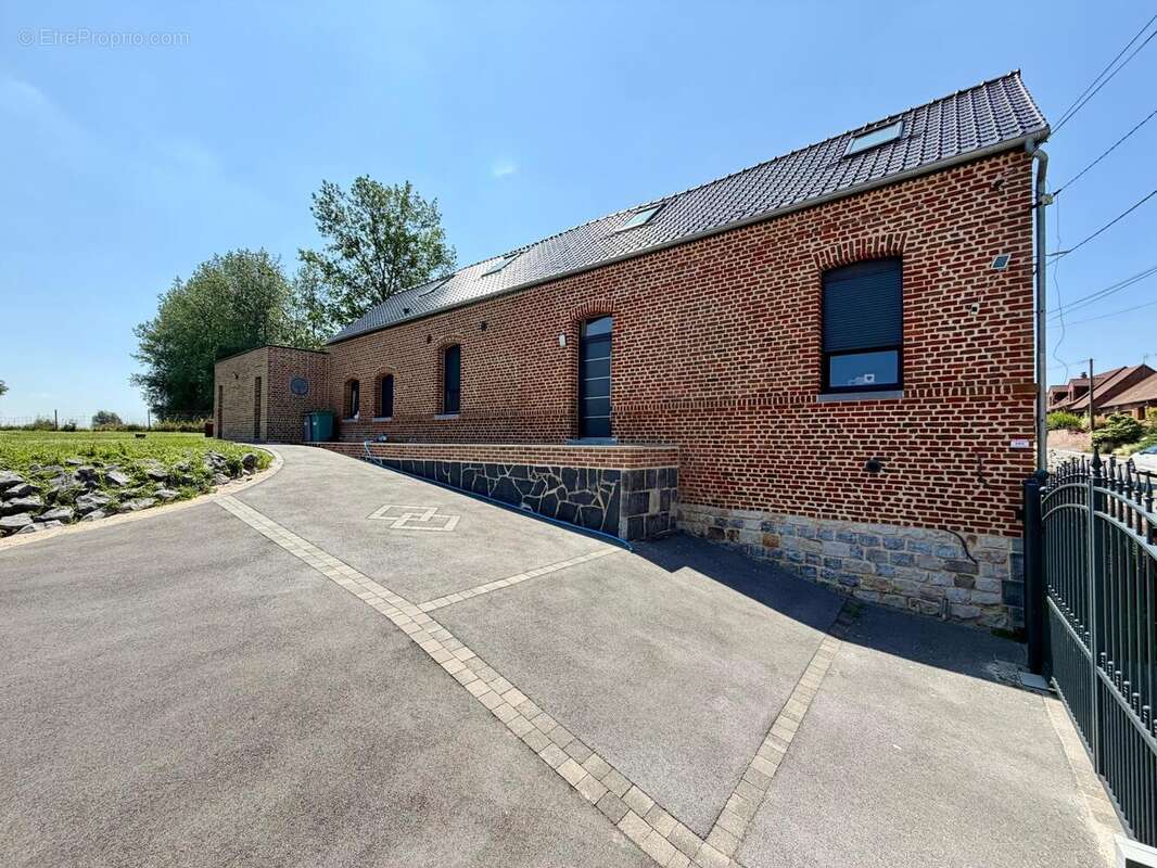 Maison 155 m² à Sepmeries  - photo 2