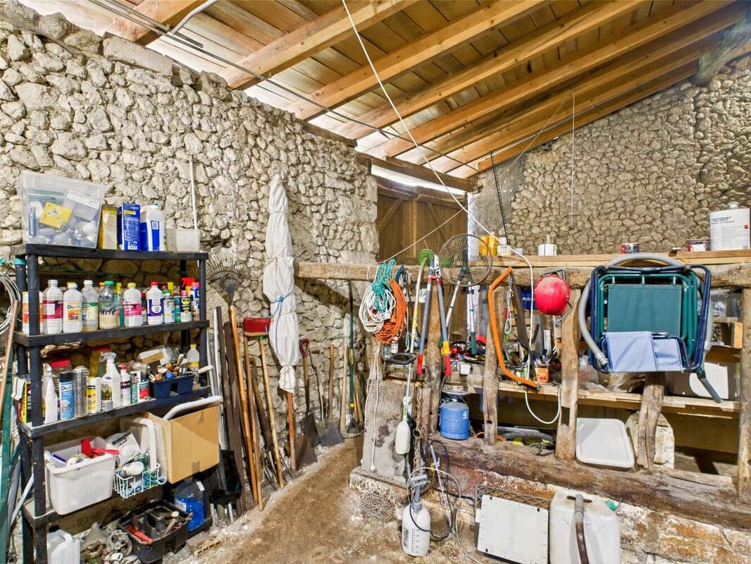 Jolie maison traditionnelle près d'un village populaire - photo 16