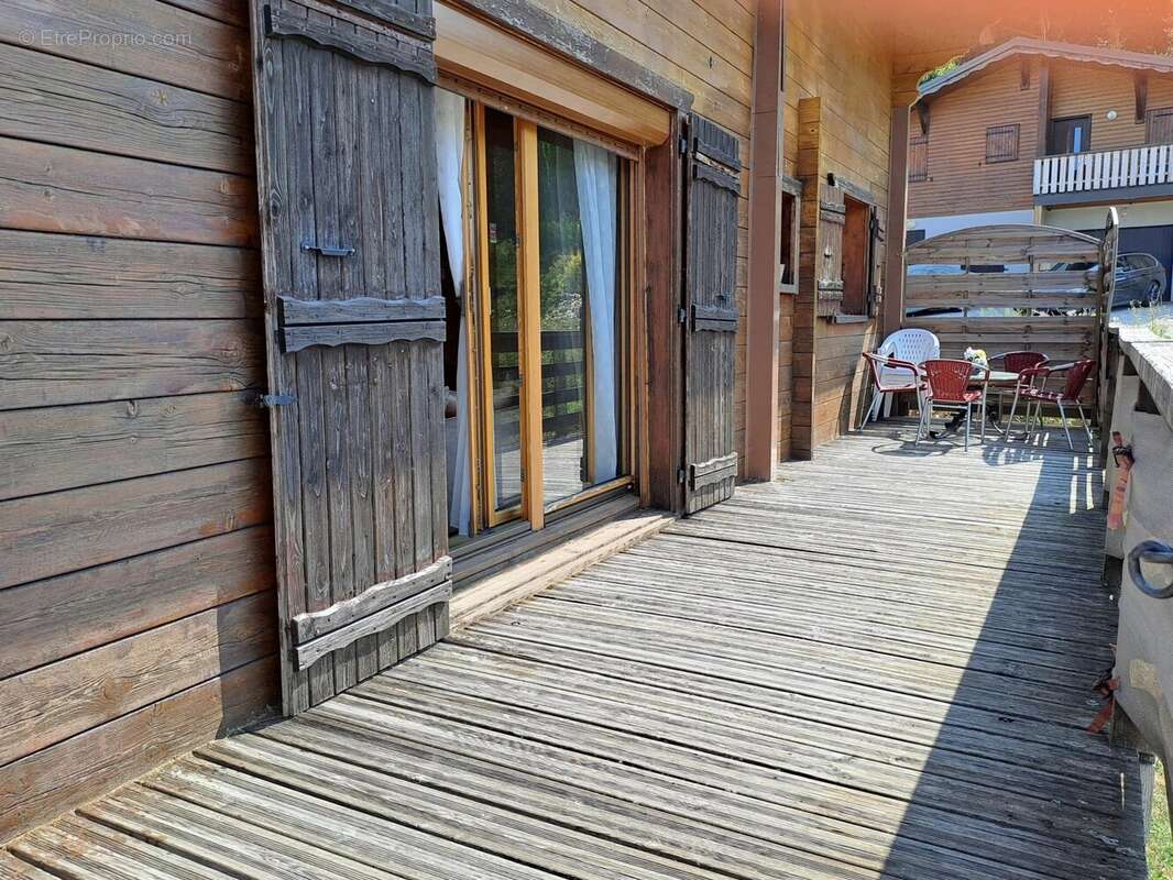 PREMANON : Chalet avec 2 logements et grand garge - photo 2