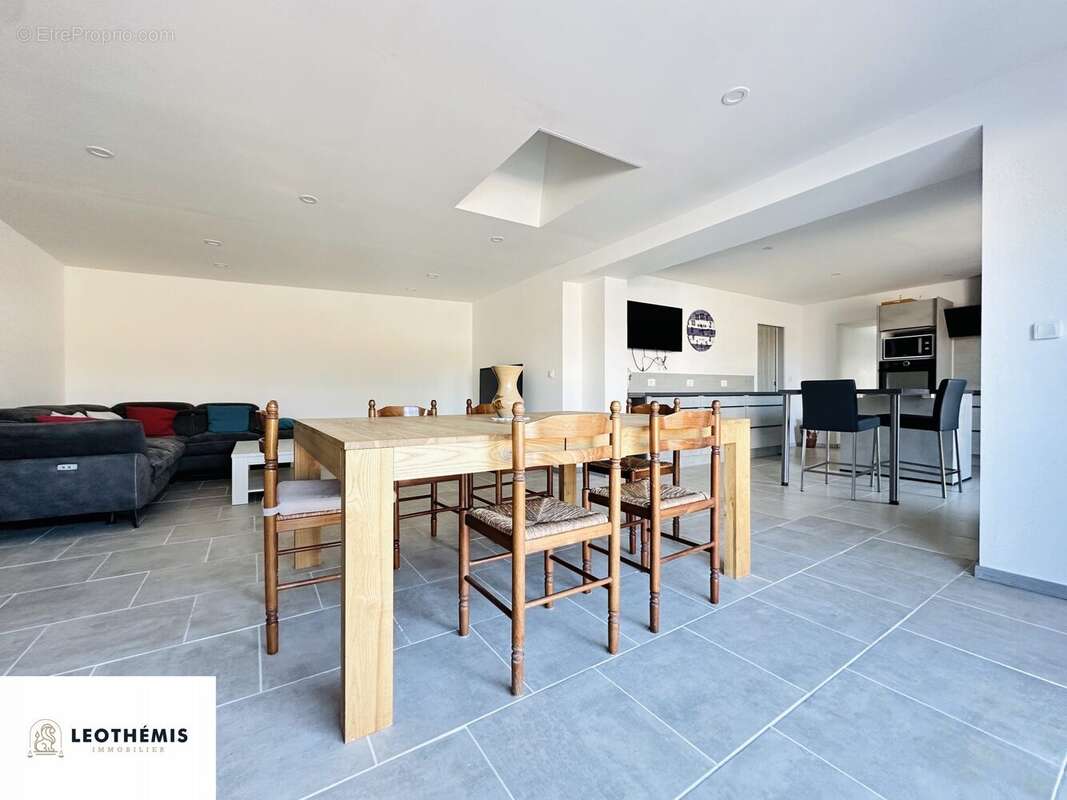 Maison à CHAILLEVETTE