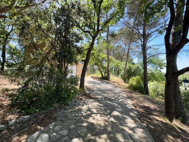 Maison à CHATEAUNEUF-LE-ROUGE