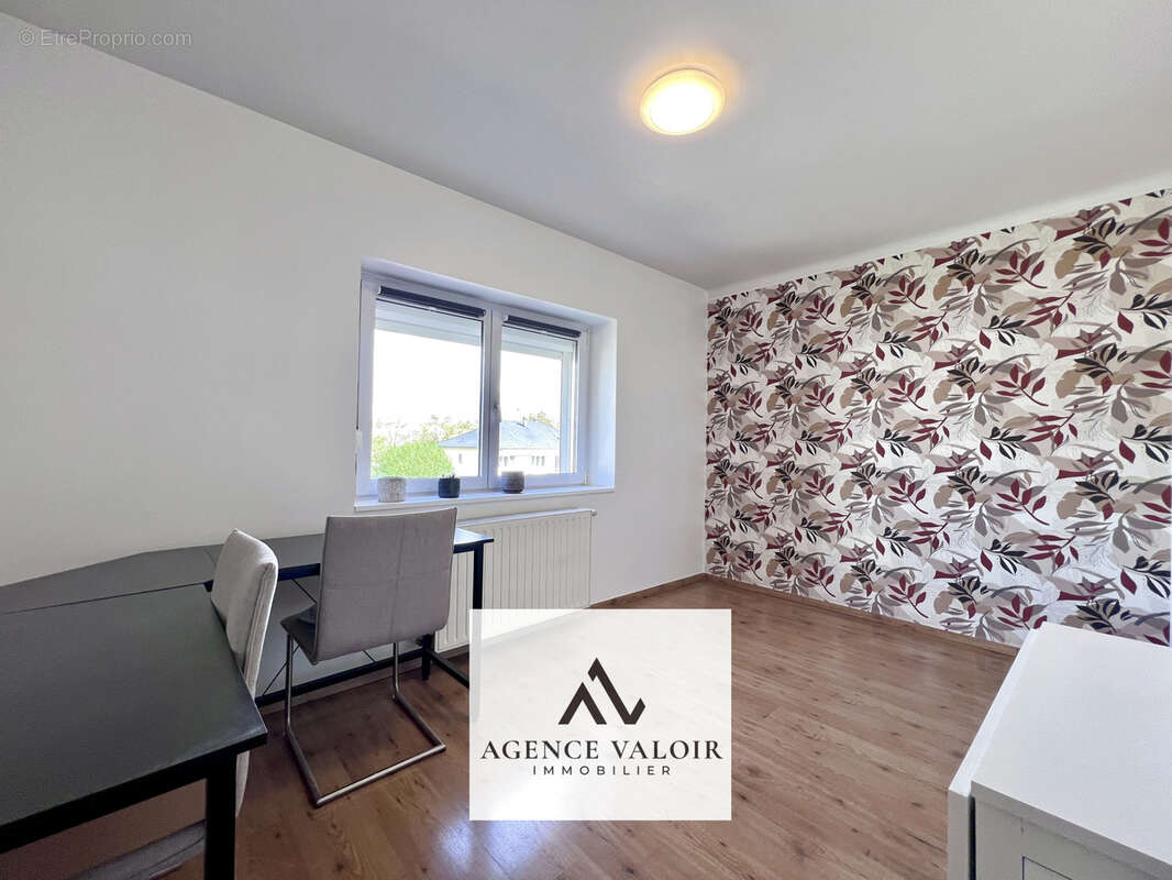 Appartement à AY-SUR-MOSELLE