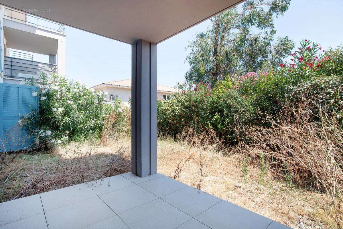 Appartement à ROQUEBRUNE-SUR-ARGENS