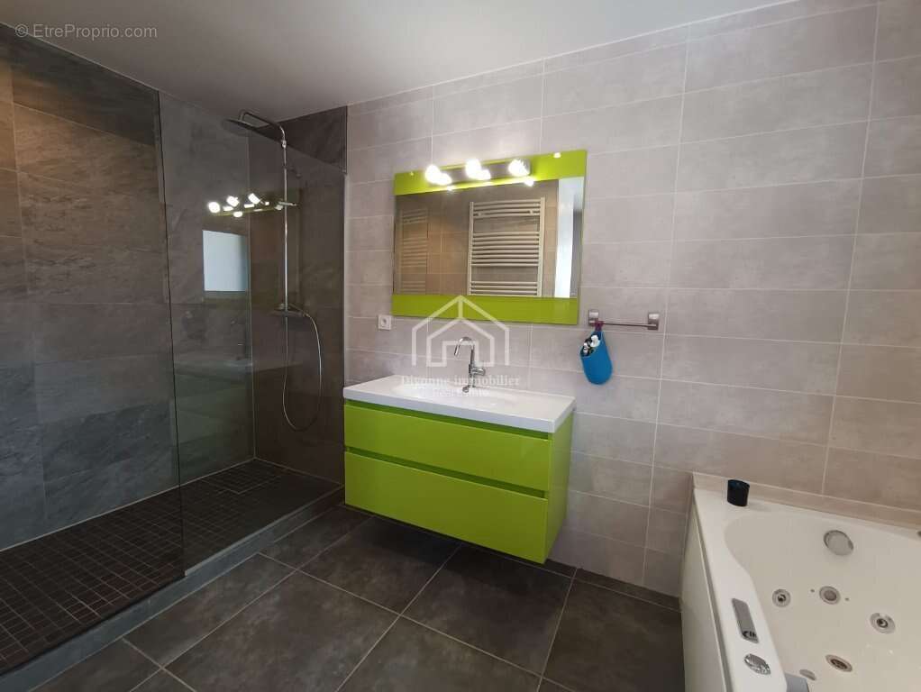 Maison à DIVONNE-LES-BAINS