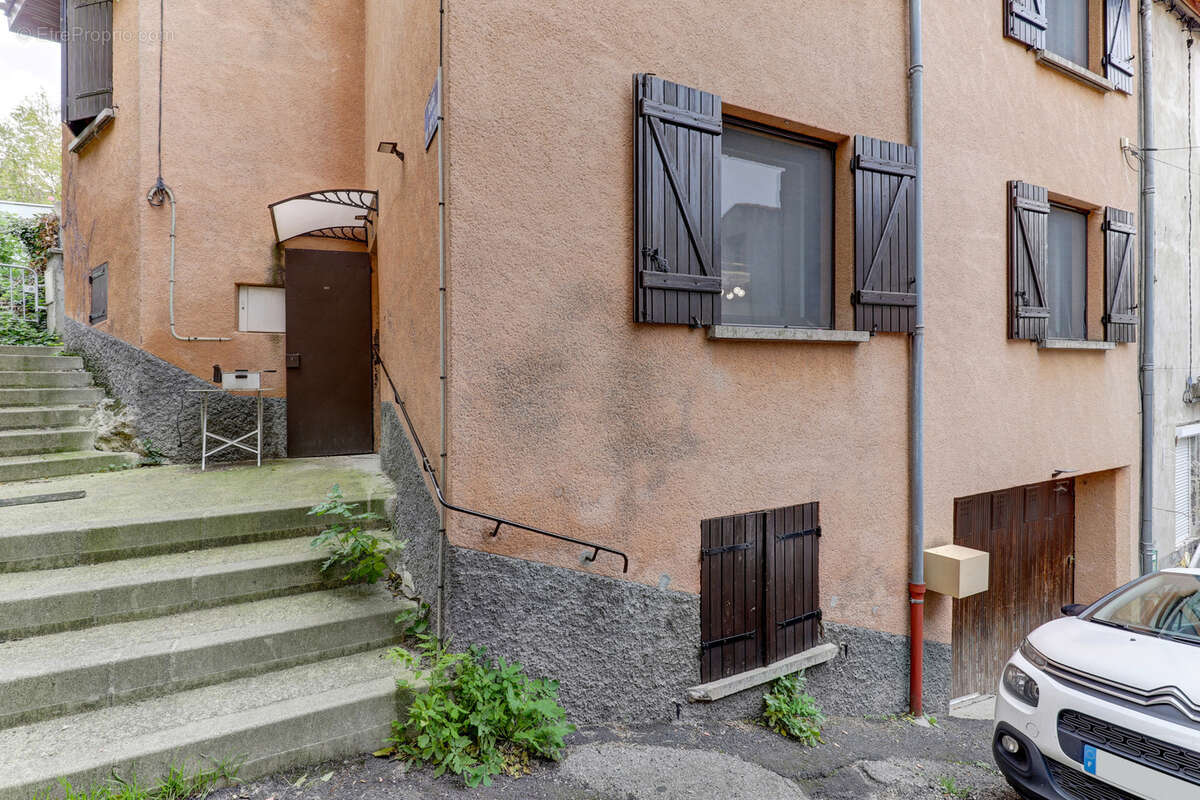 Maison à LA ROCHE-BLANCHE